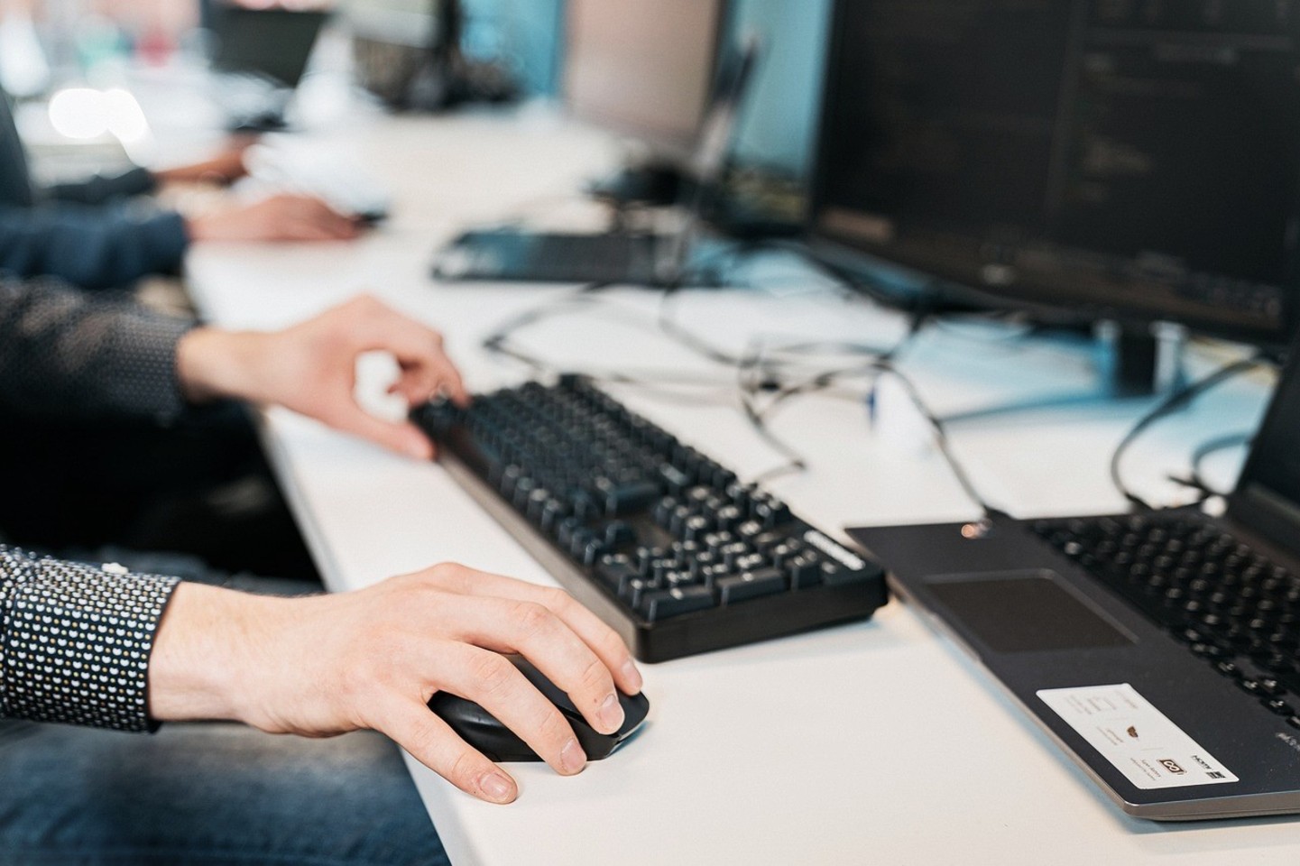 人を繋ぐ
確かな技術を