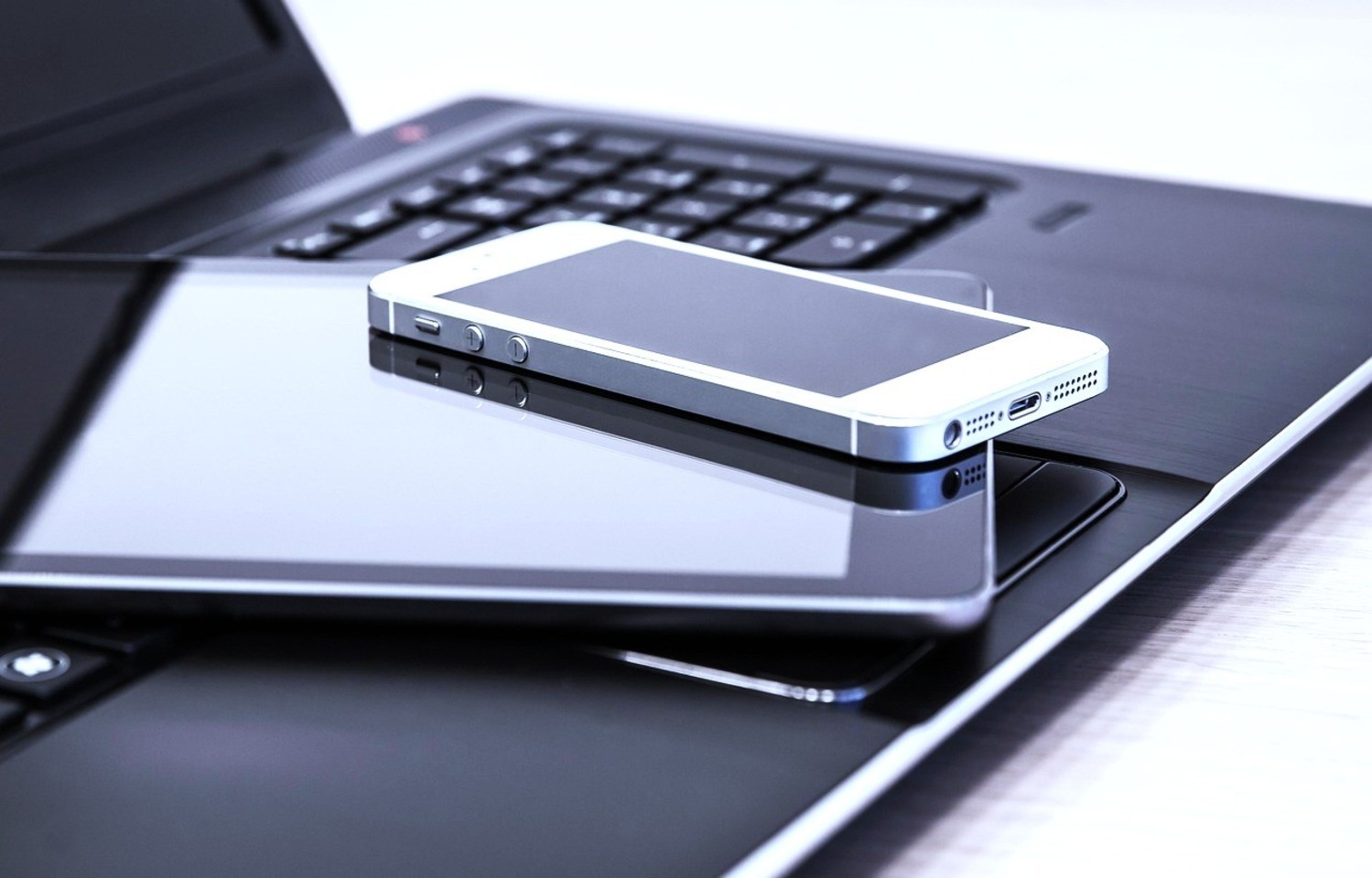 人を繋ぐ
確かな技術を